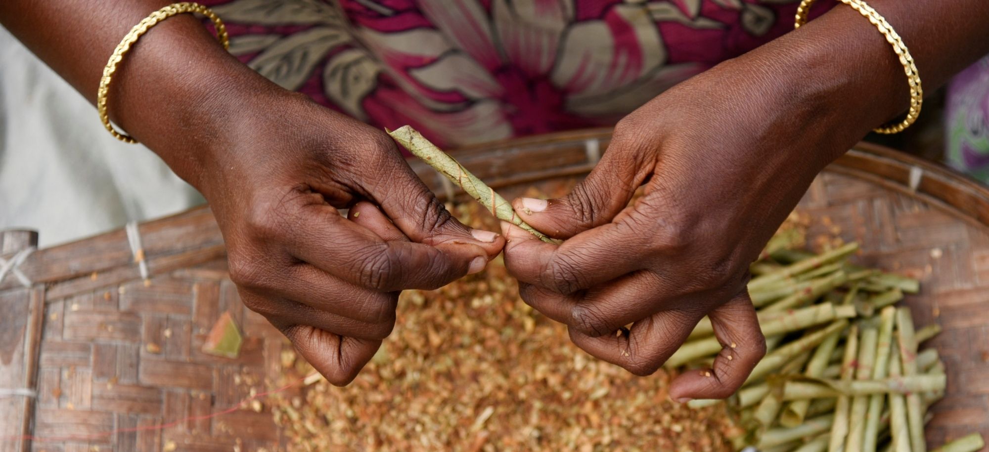 A bidi cigarette roller at work