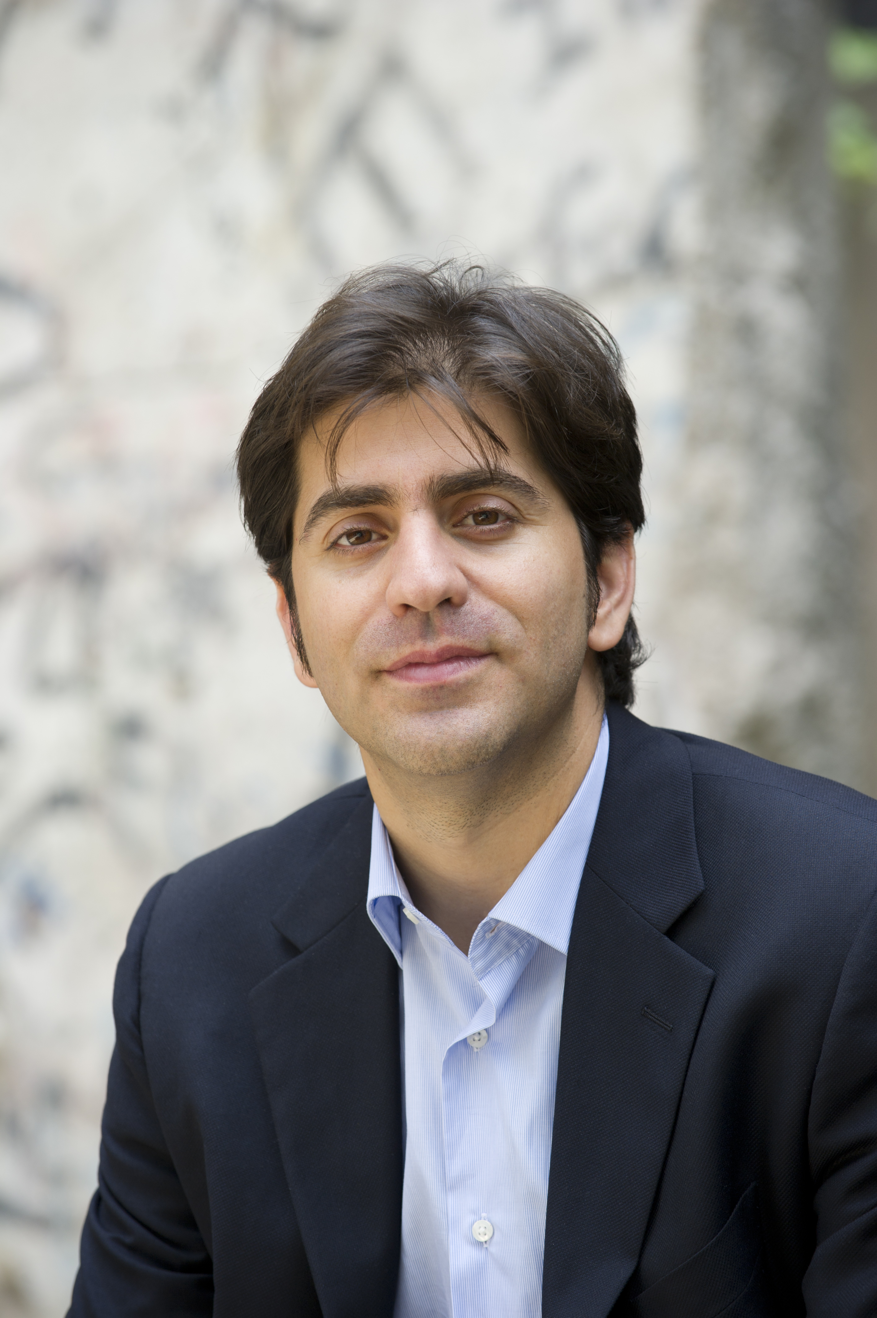 A headshot of Afshin Molavi with a blurred background