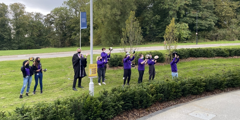 A group of students banging posts and pans