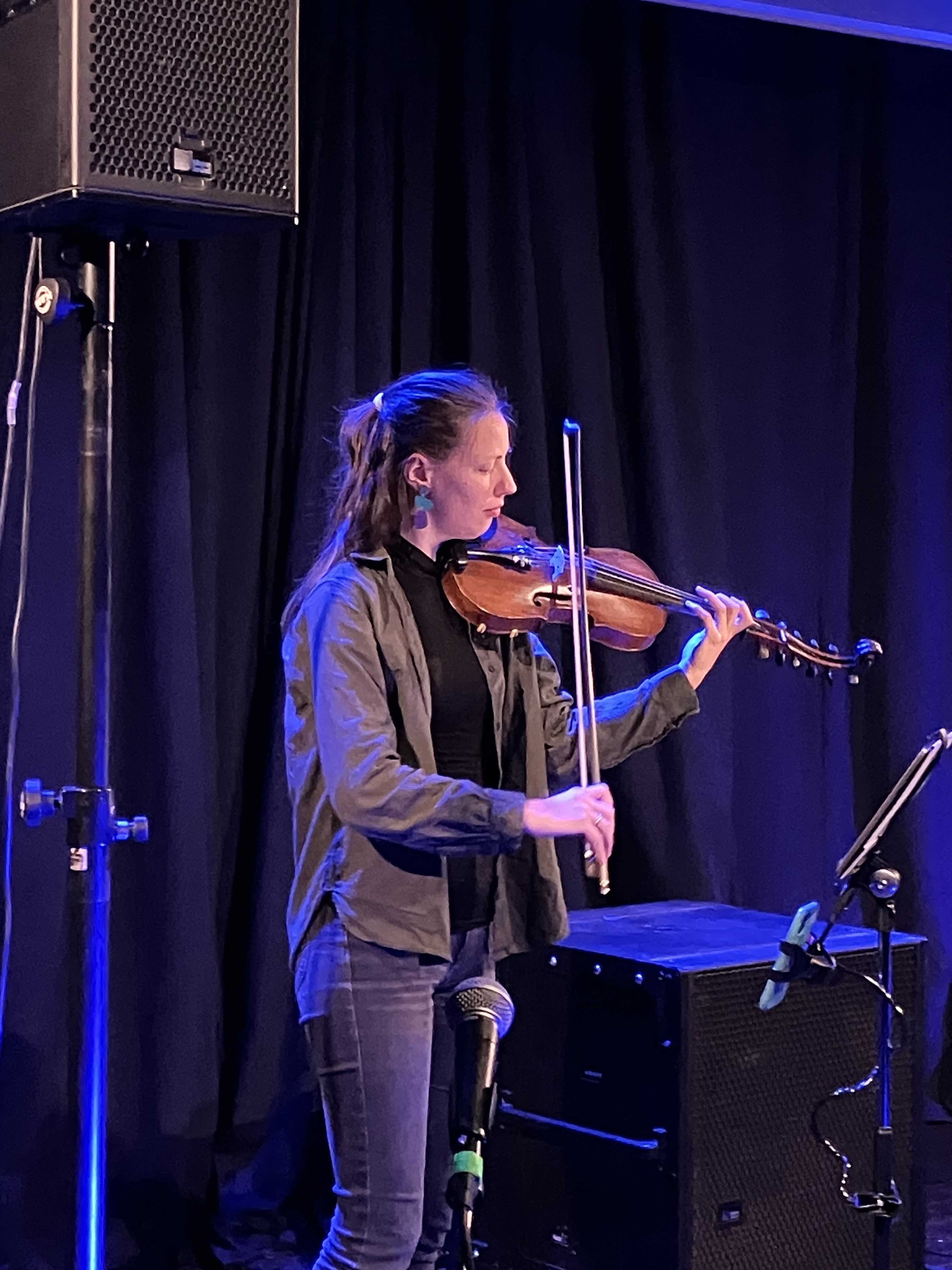 A woman plays the sympolin