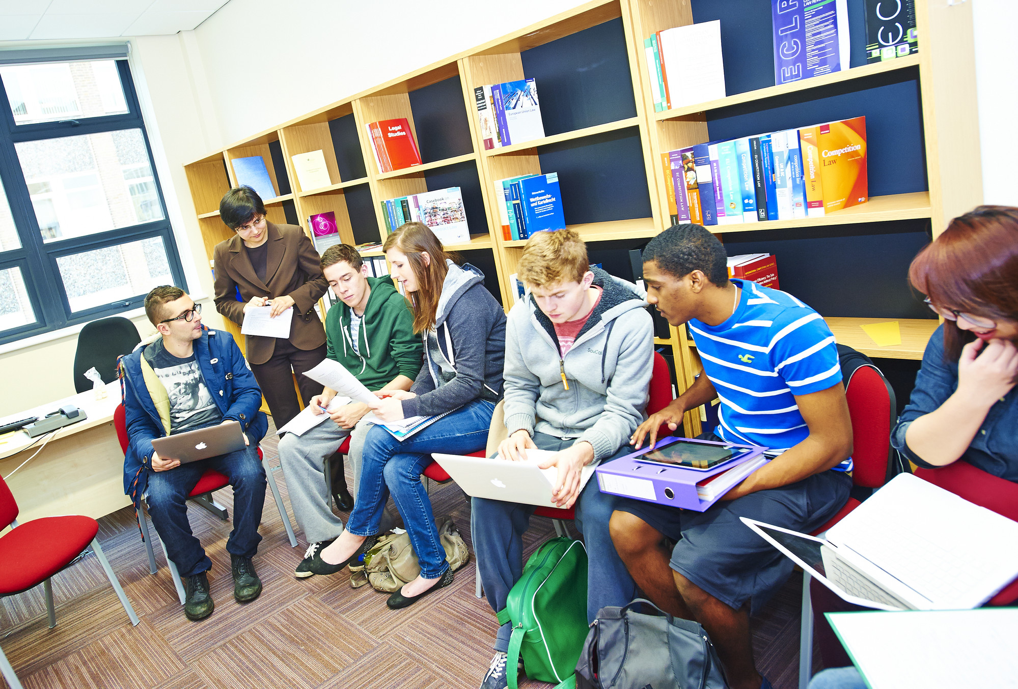 Group of students working in teams