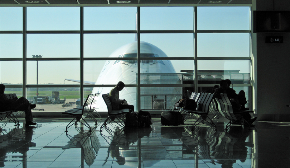 TA busy gate waiting area in an airport