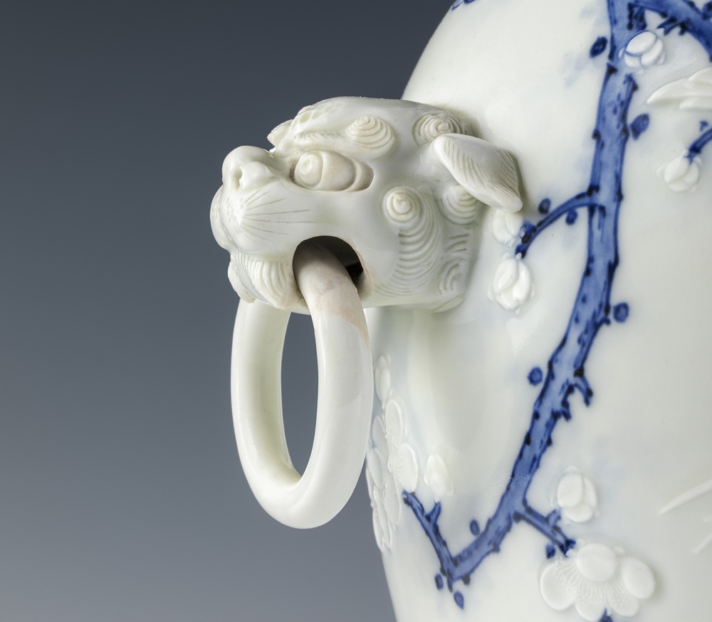 Hirado porcelain vase with lion head handle
